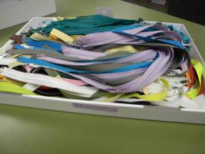 lot 210 image: About 300 multiple length zippers