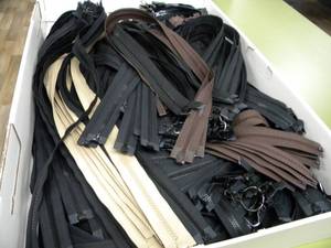 lot 211 image: About 200 8 & 10 Metal Jacket zippers 24 & 36