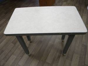 lot 231 image: 18 x 32 x 28 roller table
