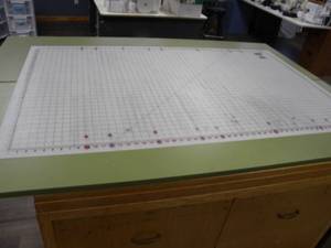 lot 166 image: White cutting mat 33 x 56