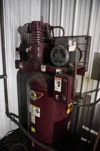 lot 3 image: Quincy 5 HP Twin Cyl. Upright Single Phase Air