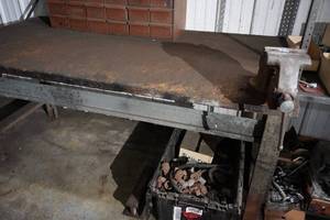 lot 7 image: Work Bench 6 X 3 33 T with Mounted Vise