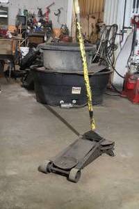 lot 29 image: Heavy Duty Floor Jack