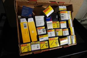 lot 40 image: 24 Thermostats in box