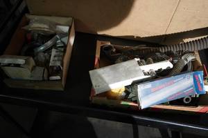 lot 47 image: Expansion valves, small light bulbs-1157
