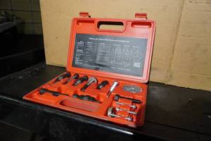 lot 58 image: Deluxe AC Clutch hub pullerinstaller