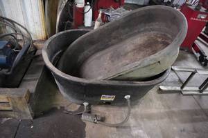 lot 89 image: 100 gal stock tank and heater, poly 50 gal tub