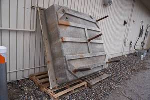 lot 93 image: Dip tank 6 square with post (Outside not used)