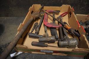 lot 94 image: Six radiator tools, C-clamp, pipe clamp