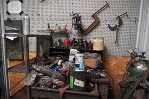 lot 99 image: Work table with c-clamps & misc items
