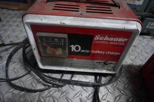 lot 76 image: Schauer Battery 10 Amp Charger