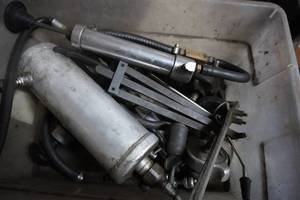lot 81 image: Air conditioner tools