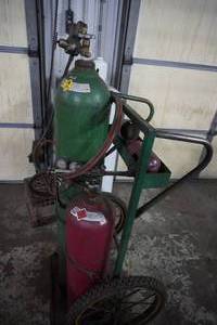 lot 117 image: Acetylene Torch set & cart (No tanks)