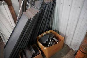 lot 127 image: 16 Grey Metal shelves, uprights & brackets