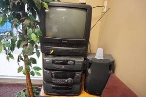 lot 157 image: RCA 5 disc changer, CD, Cassette & TVVHS