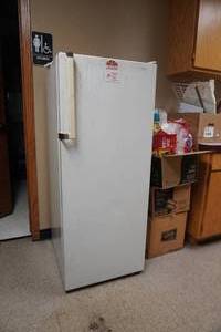 lot 162 image: Sanyo Upright Fridge with top freezer