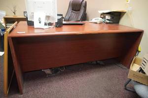 lot 164 image: Office Desk & Roller Chair 72 x 36