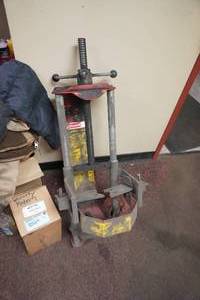 lot 176 image: Branick MST 580A Strut Compressor