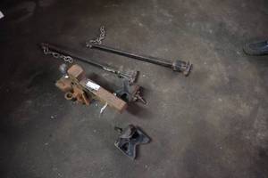 lot 179 image: Stabilizer Hitch, arms & hitch unit