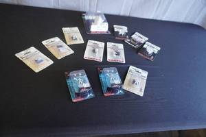 lot 19 image: Pathfinder D&D and other minis