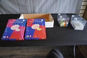 lot 129 image: Cribbage, dice