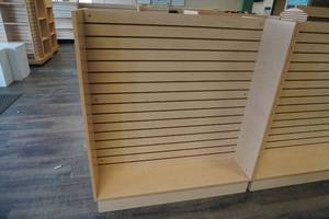 lot 172 image: 4 H gondola w ends-2 sided