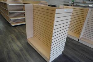 lot 174 image: 4 H gondola w ends-2 sided