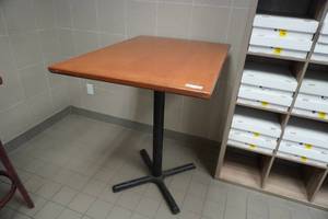 lot 183 image: 30x41x42 tall table