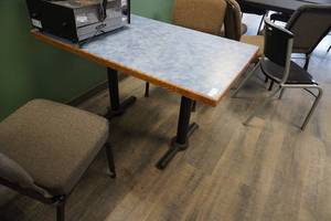 lot 193 image: Table 30 x 48