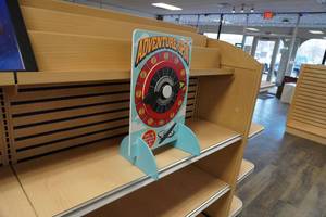 lot 214 image: Adventurer spinner