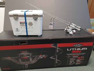 lot 3 image: Ice Fishing Package