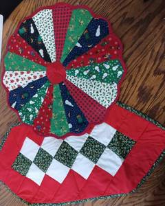 lot 22 image: Christmas Table Toppers Set of Two