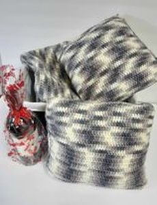 lot 39 image: Afghan, Pillows and Wine