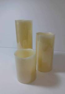 lot 97 image: Set of 3 Battery Operated Candles
