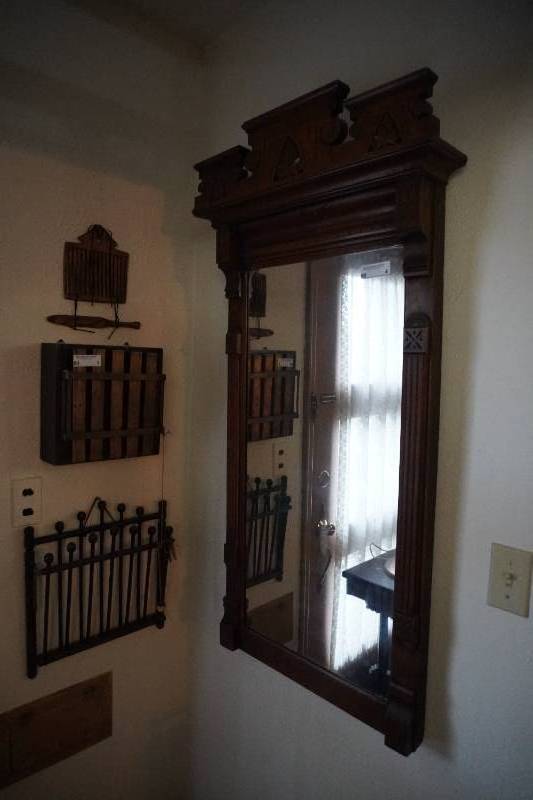 Antiques, Glassware & Collectible Online Auction Black Diamond