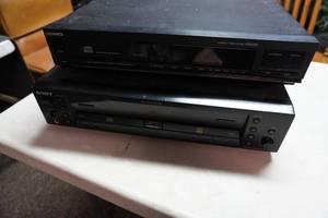 lot 4 image: Sony RCD-WI CD recorder & Magnavox CD player