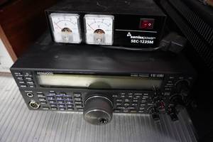 lot 15 image: Kenwood AS-590 Transceiver & Samlex power