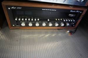 lot 41 image: Marantz Stereophonic receiver-2325