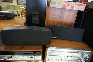 lot 43 image: Bar Speakers-Infinity & Kipsch