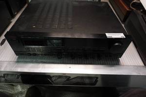 lot 70 image: Luxman AMFM Receiver unit