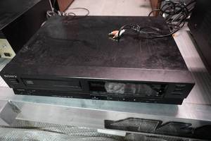 lot 75 image: Sony compact disc player-CDP-350