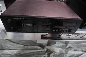 lot 77 image: Luxman K-351 auto reverse cassette deck