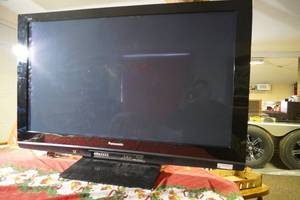 lot 81 image: 50 Panasonic (2008) Flat screen TV wremote &amp SD card and HMDI hook up and base&nbsp