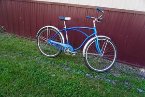 lot 1 image: Blue Schwinn American Bike