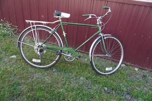 lot 2 image: Green Schwinn 5 Speed Bike