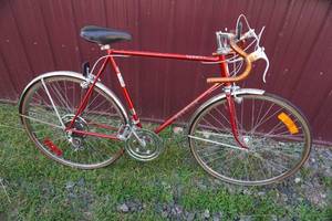 lot 5 image: Red Schwinn Varsity 10 Speed