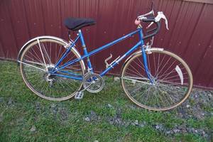 lot 6 image: Blue Raleigh Rapide 10 Speed