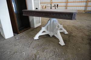 lot 10 image: Square Pedestal Table