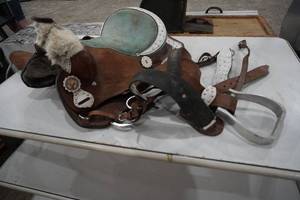 lot 20 image: 14 Leather saddle waluminum stirrups