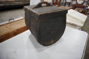 lot 23 image: Round bottom butter churn-parts